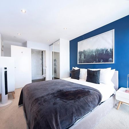 Top Floor Apt - 2 Bed/2 Bath + Private Balcony London Bagian luar foto