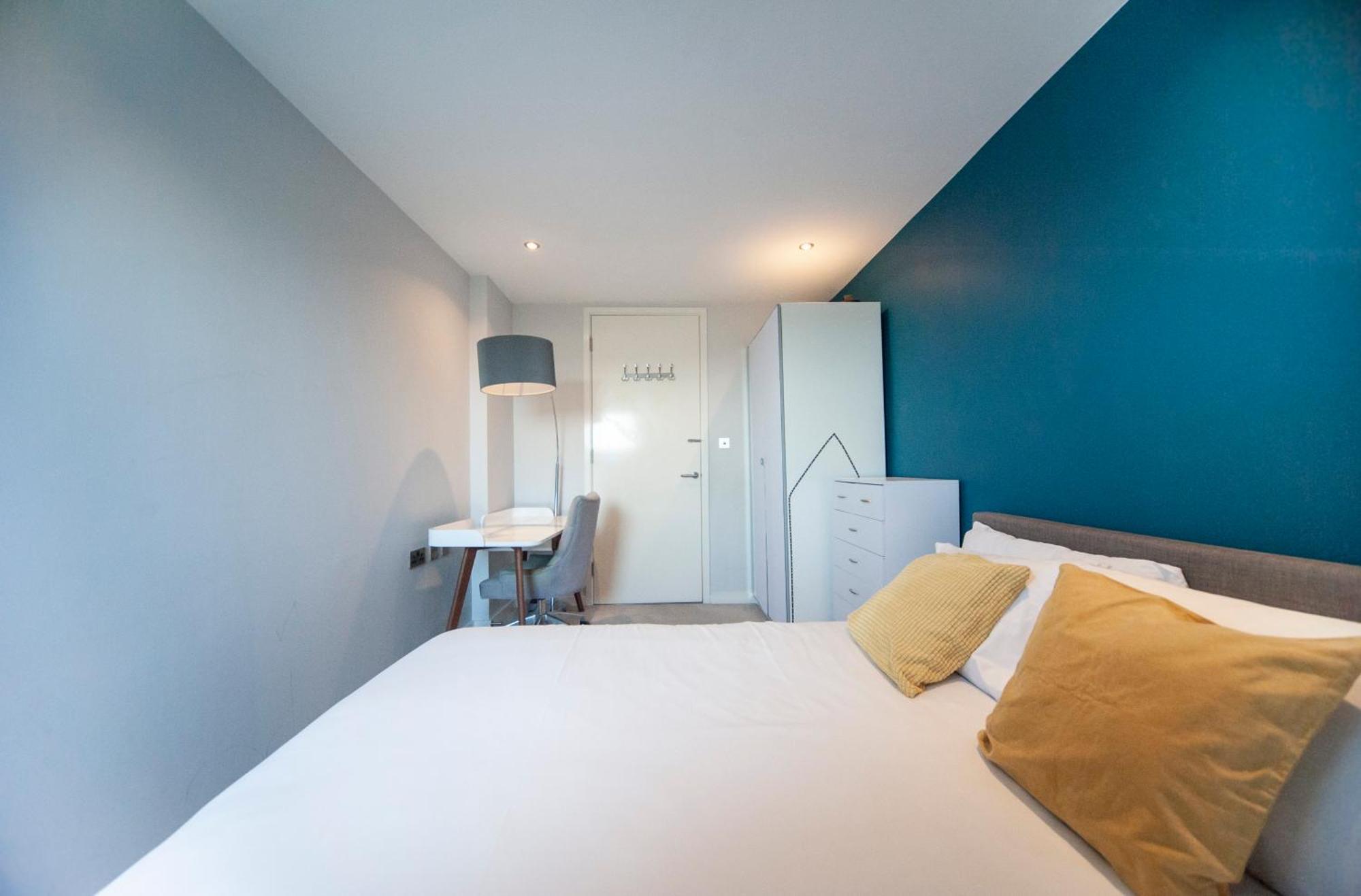 Top Floor Apt - 2 Bed/2 Bath + Private Balcony London Bagian luar foto