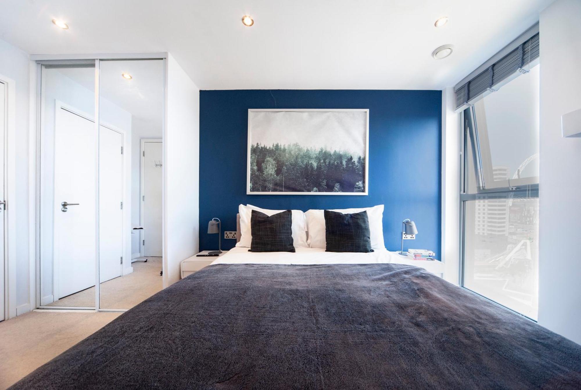 Top Floor Apt - 2 Bed/2 Bath + Private Balcony London Bagian luar foto