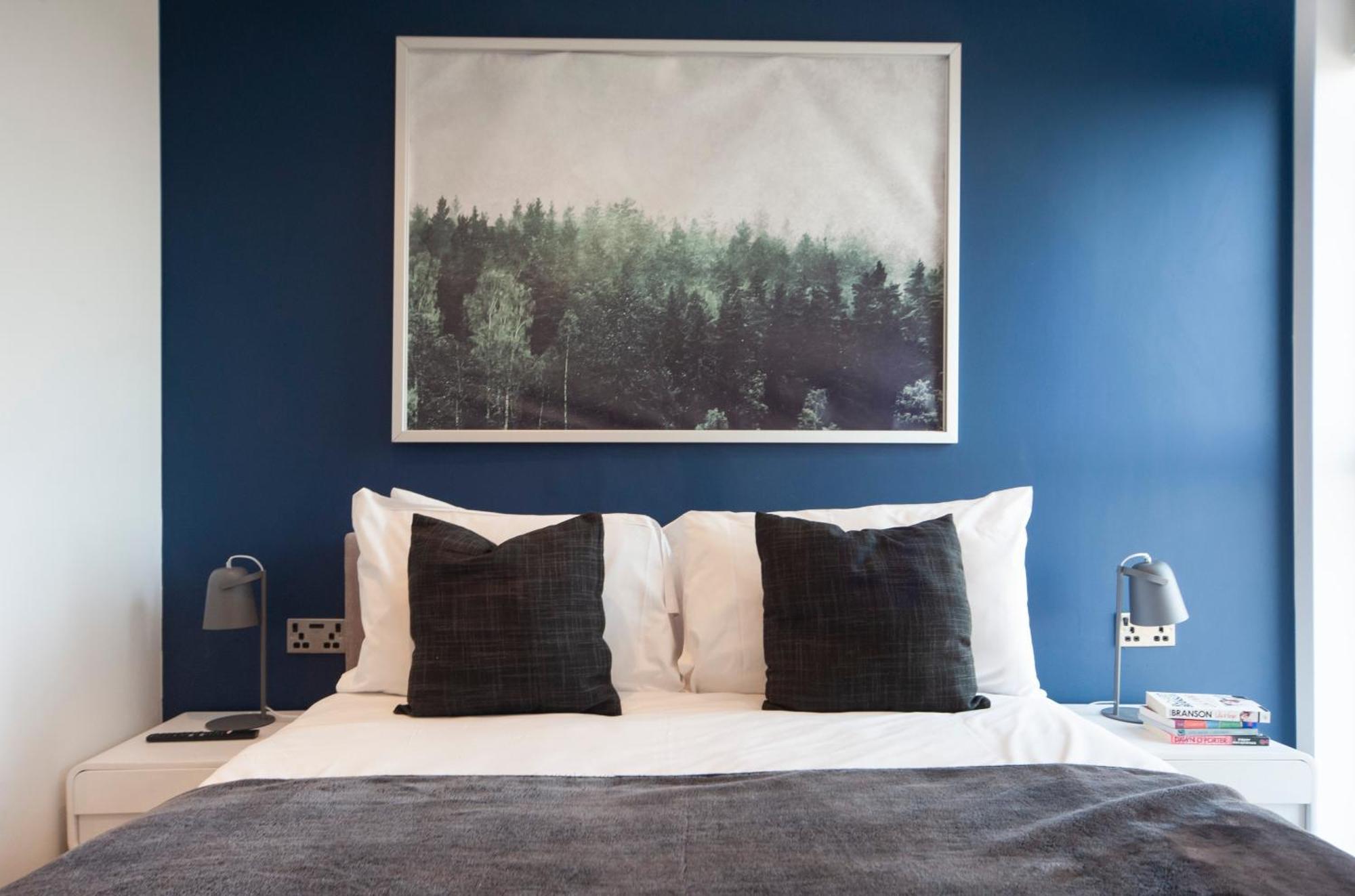 Top Floor Apt - 2 Bed/2 Bath + Private Balcony London Bagian luar foto