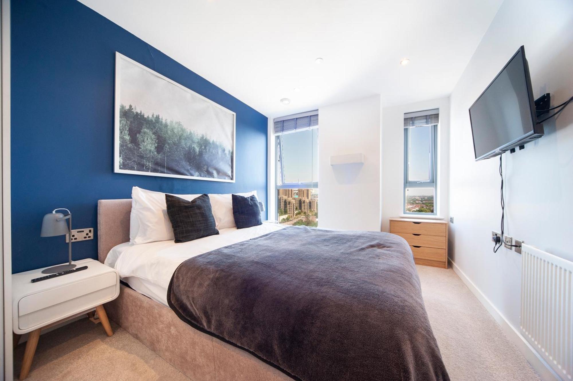 Top Floor Apt - 2 Bed/2 Bath + Private Balcony London Bagian luar foto
